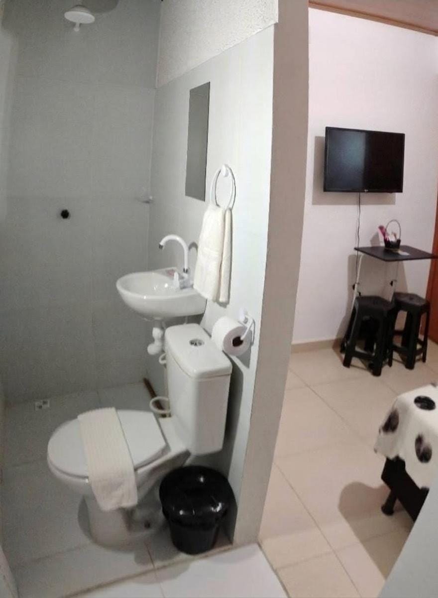 Bed, Bathroom, TV and multimedia, towels