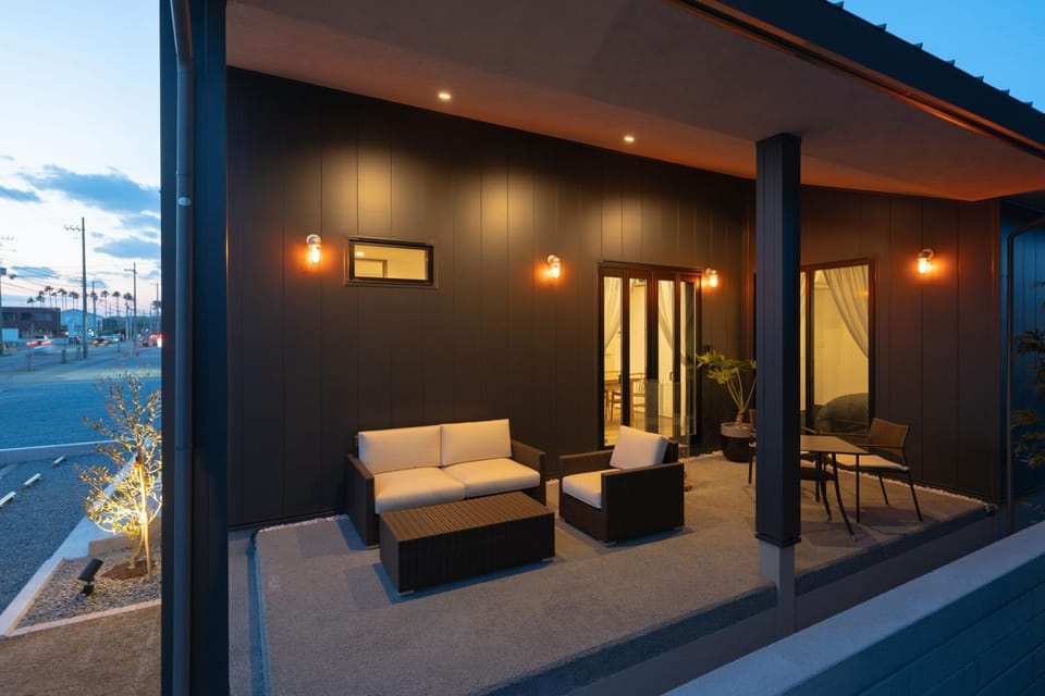 Property building, Patio, Balcony/Terrace