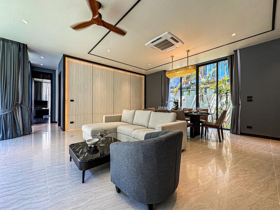 Restaurant/places to eat, Living room