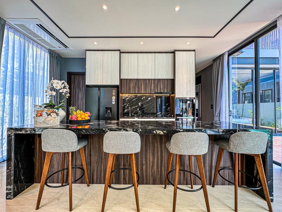 Kitchen or kitchenette, Lounge or bar, Dining area