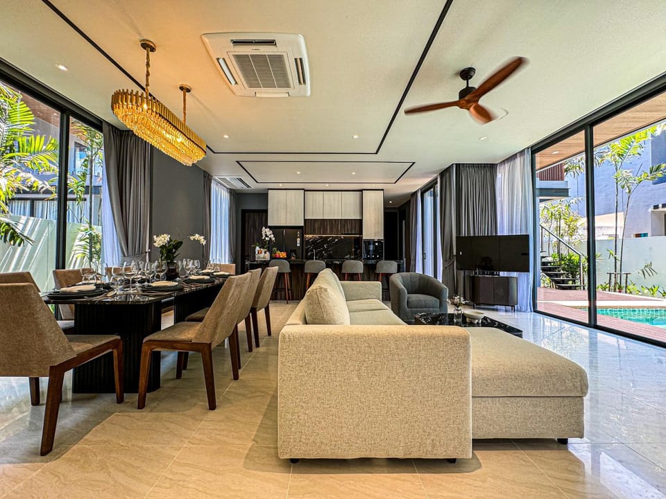 Restaurant/places to eat, Communal lounge/ TV room, Living room, Dining area, Pool view, Swimming pool, air conditioner