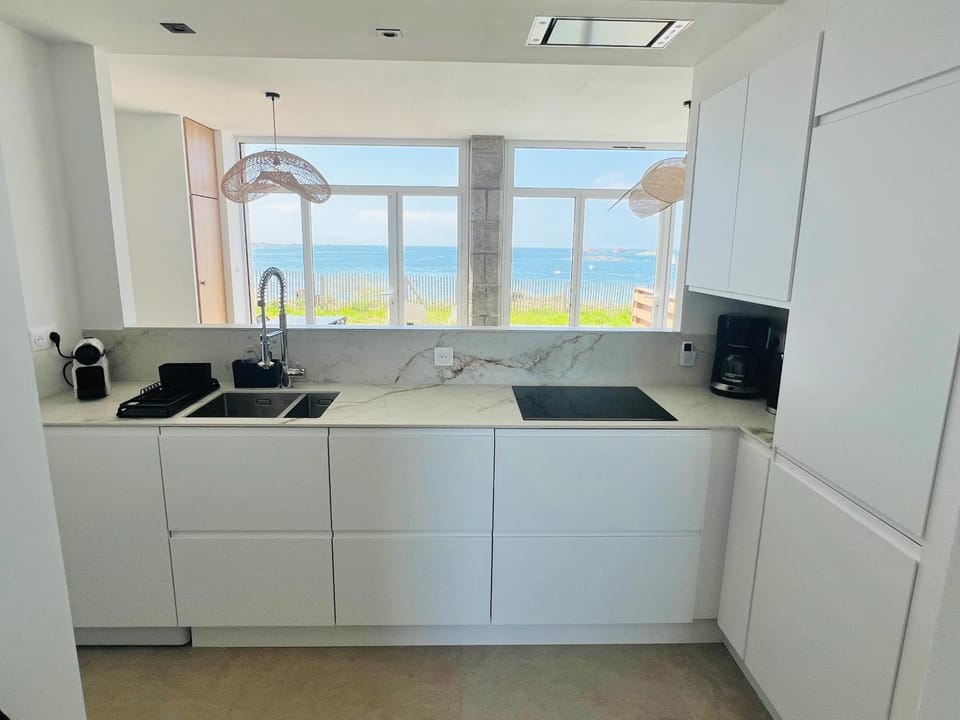 Sea view, pet friendly, stove