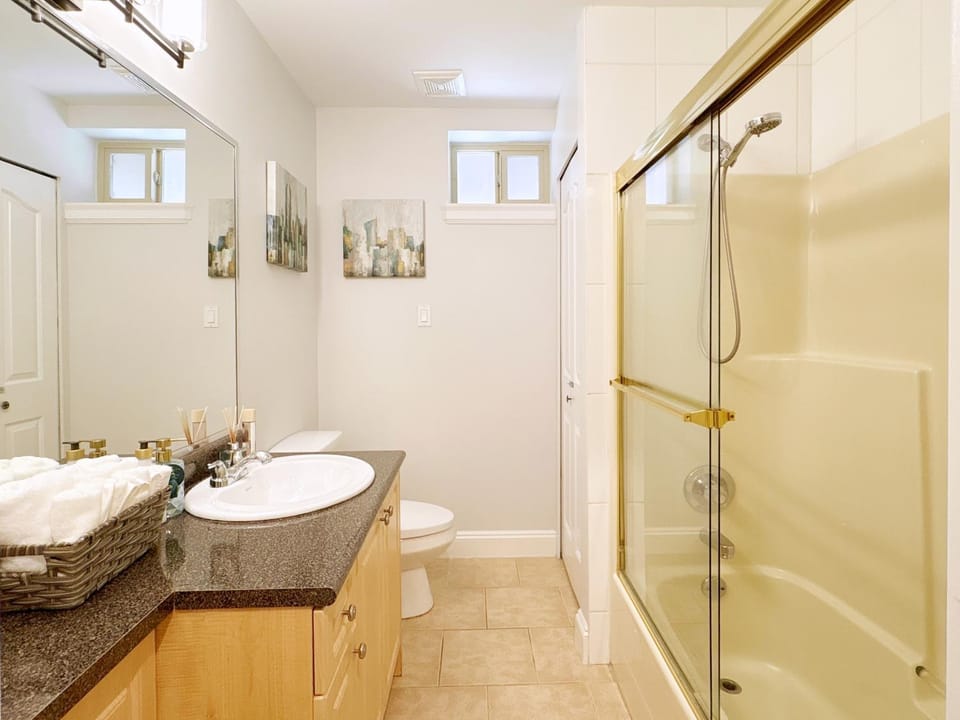 Bathroom, towels