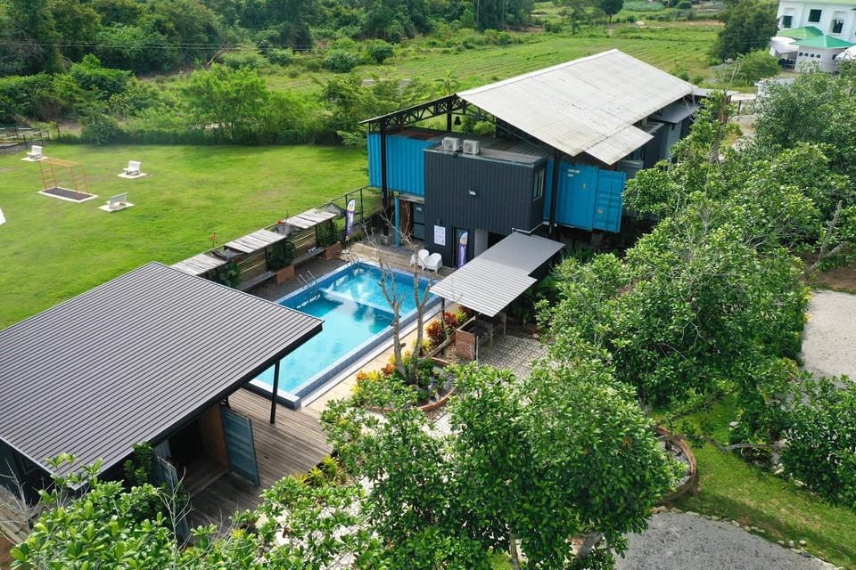 Garden, Swimming pool