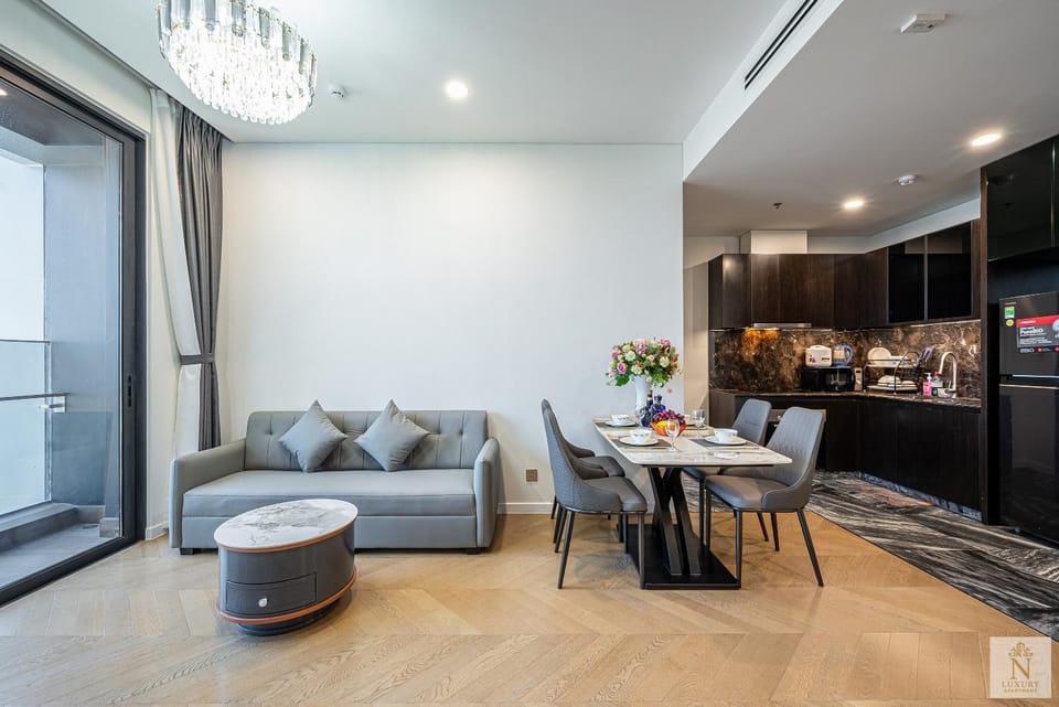 Kitchen or kitchenette, Living room, Seating area, Dining area
