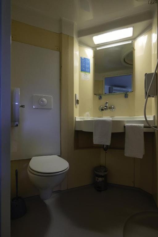 Rocade capsule bungalow Capsule hotel in Pamiers