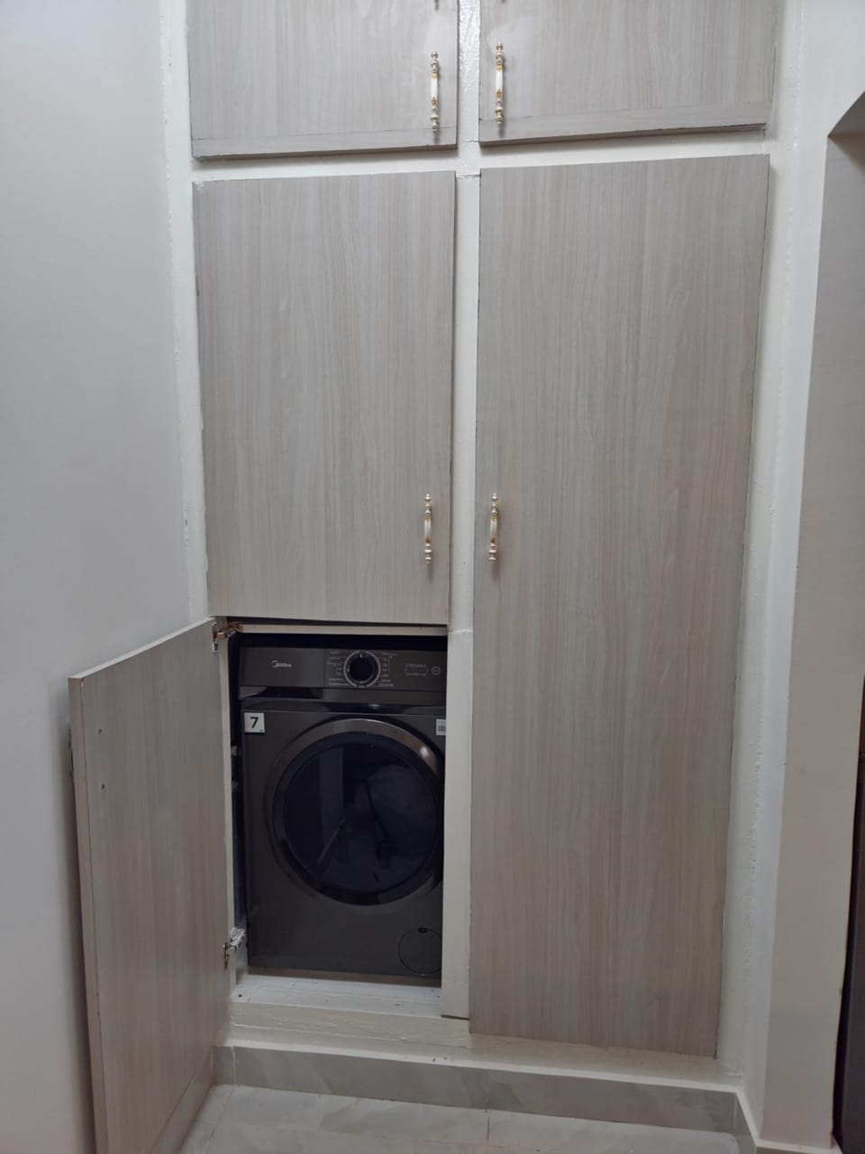 wardrobe, washing machine