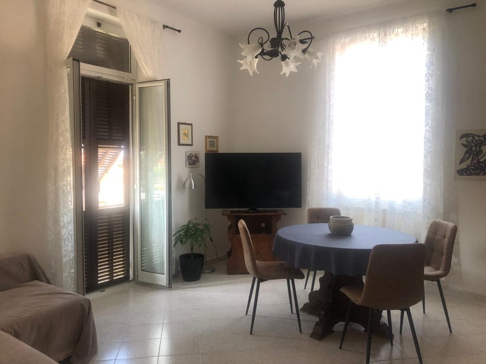 TV and multimedia, Living room, Dining area