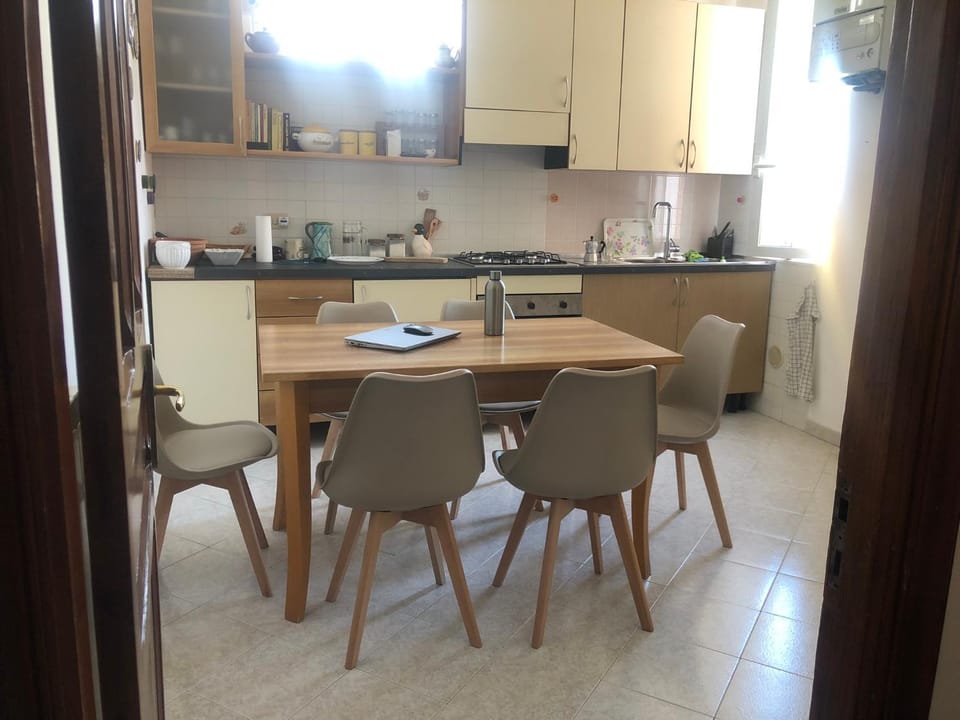 Kitchen or kitchenette, Dining area, stove