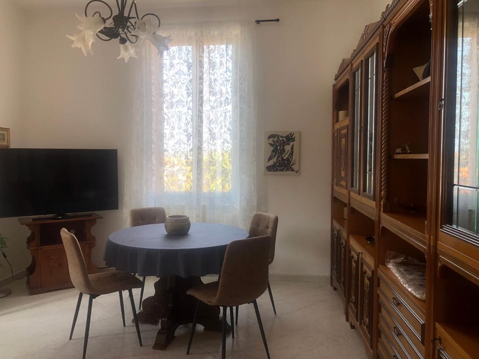 Communal lounge/ TV room, Living room, Seating area, Dining area