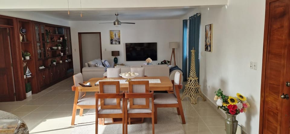 Communal lounge/ TV room, Dining area