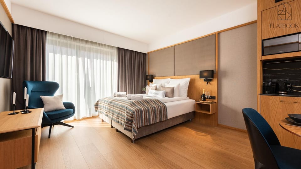 Bed, TV and multimedia, Kitchen or kitchenette, Photo of the whole room, Alcoholic drinks