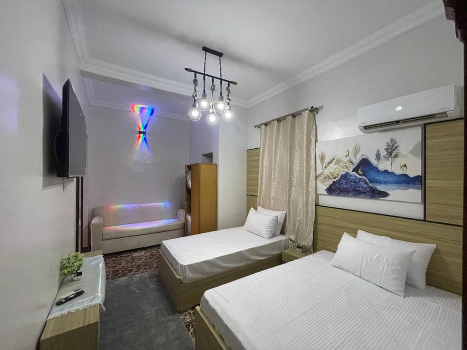Communal lounge/ TV room, Bed, TV and multimedia, Bedroom