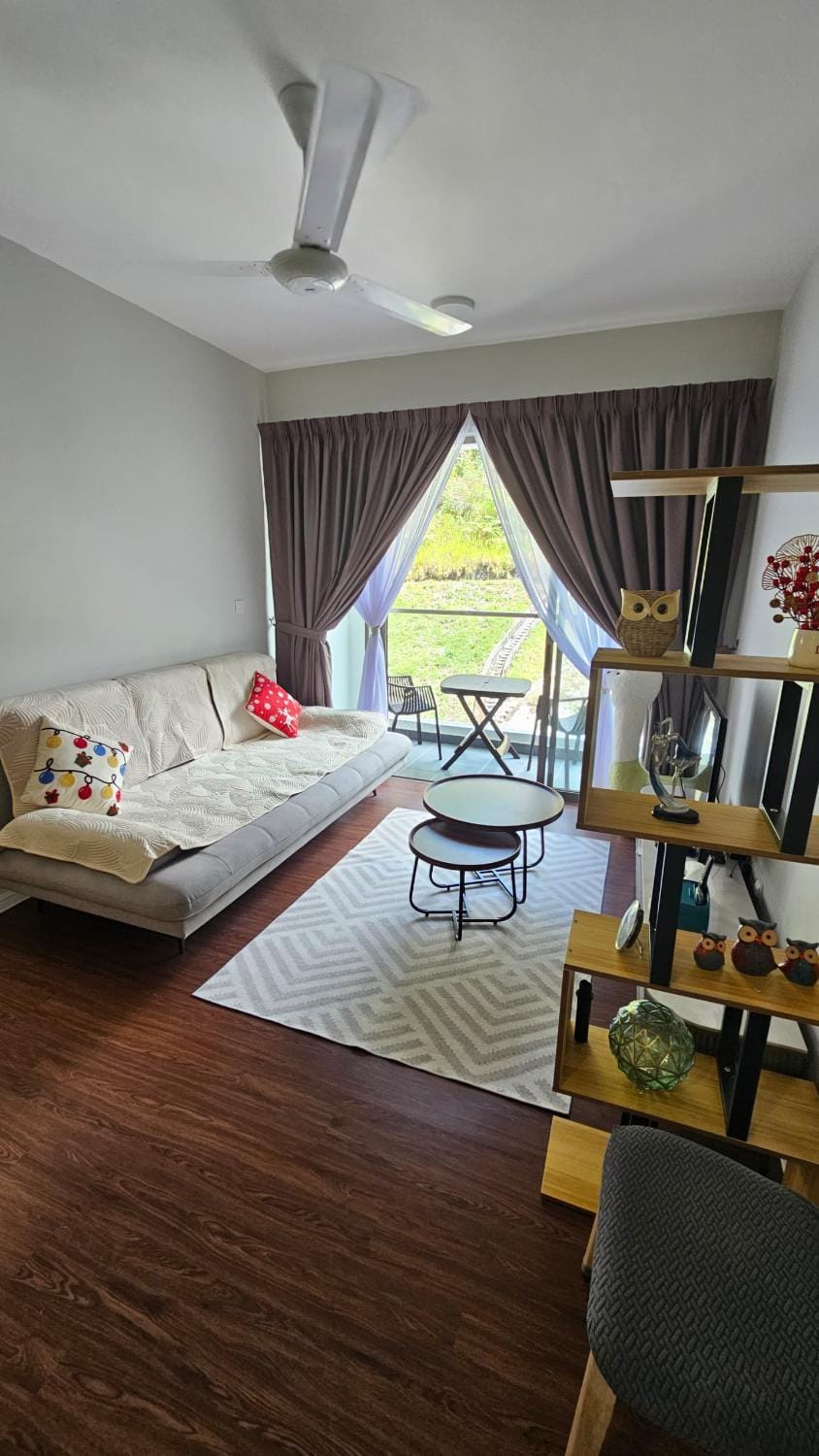 Bed, Living room, Food and drinks, Photo of the whole room, Seating area, Dining area, Bedroom, Food, fireplace, towels