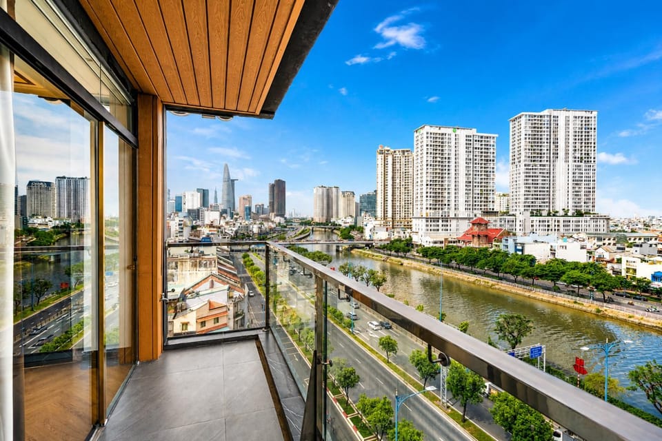 Property building, Day, Natural landscape, View (from property/room), Balcony/Terrace, City view, Lake view, River view