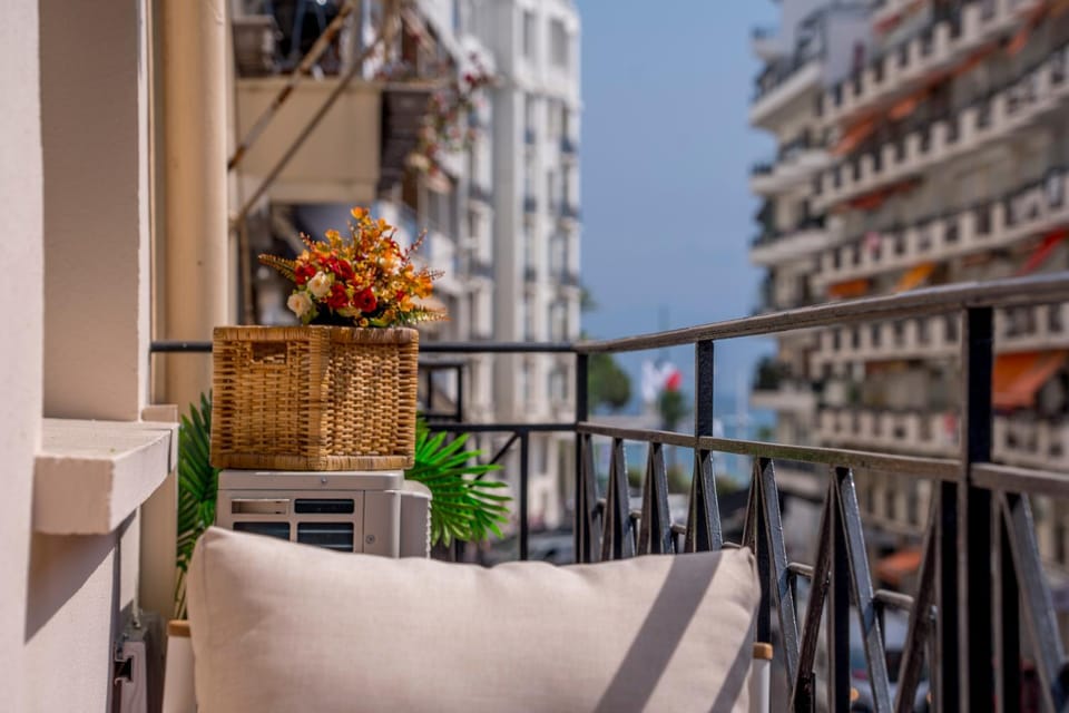 Luxe 1 minute a pied du Martinez plage shopping vu Mer Apartment in Cannes