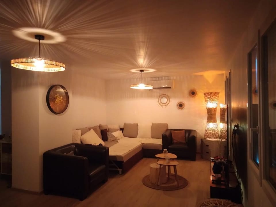 Chambre privée dans maison partagée Vacation rental in Provence-Alpes-Côte d'Azur