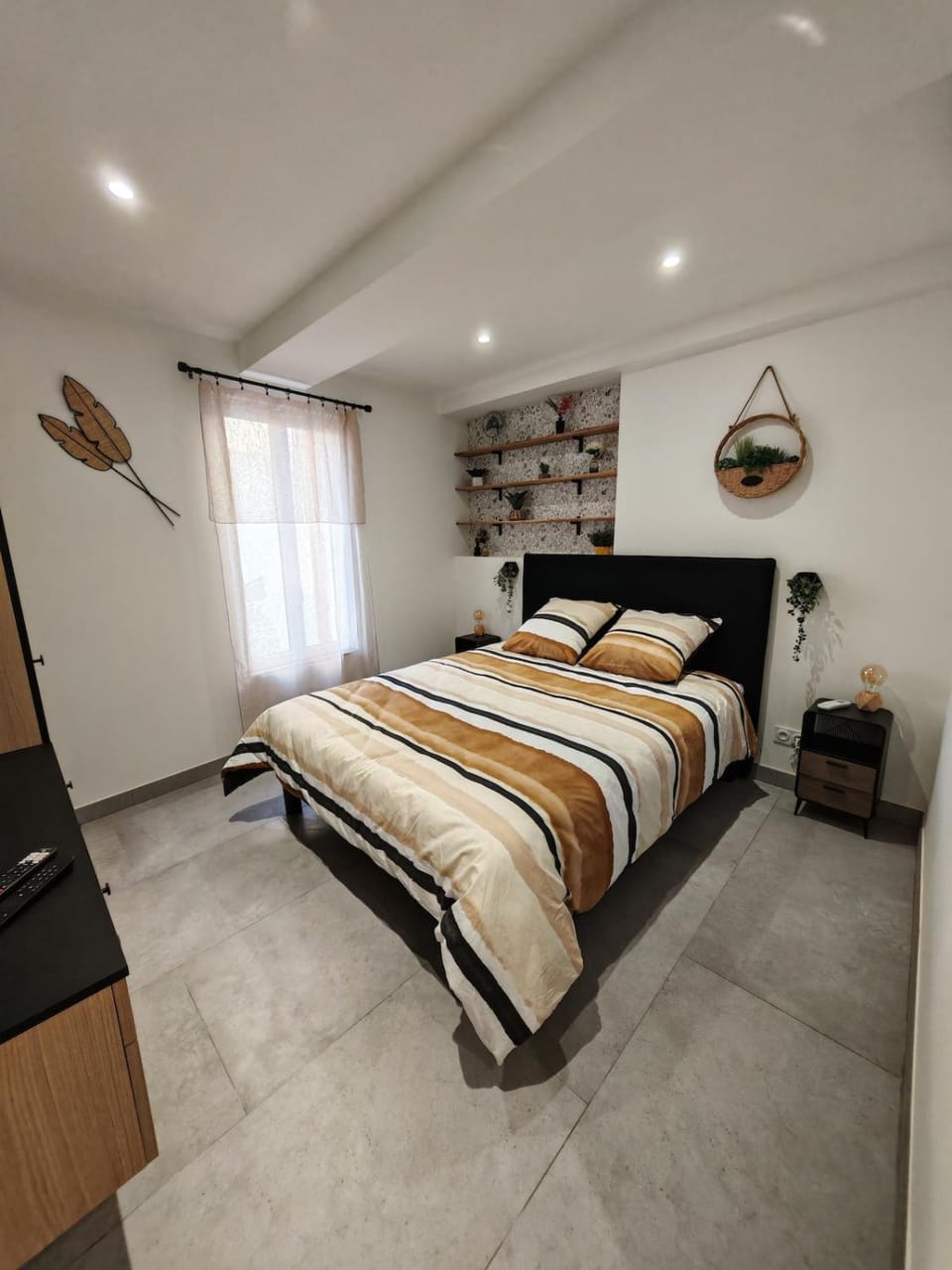 Bed, Photo of the whole room, Bedroom