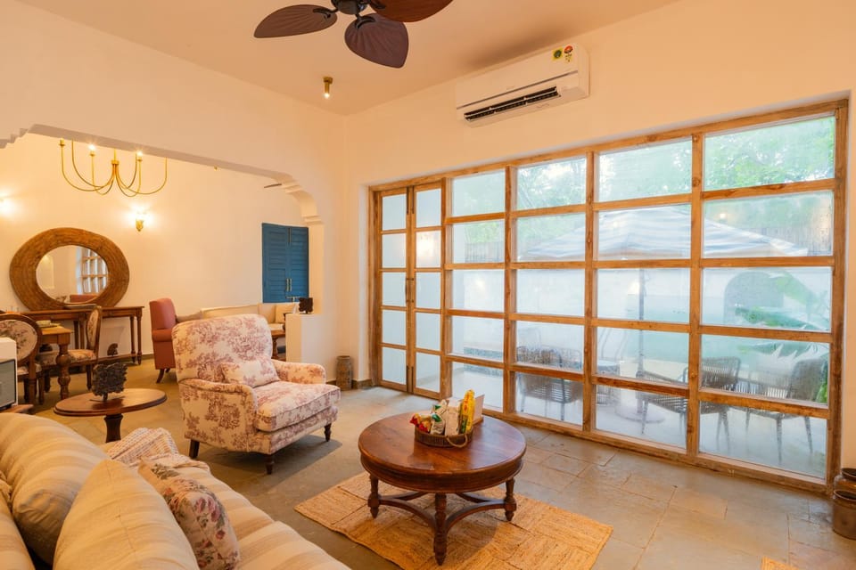 Living room, Seating area