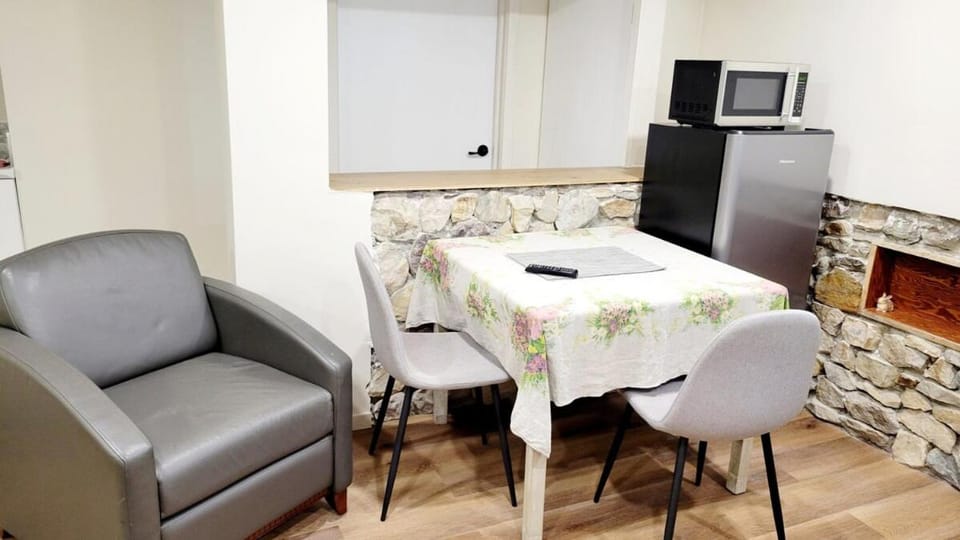 4th Street Studio By Downtown and Airport Apartment in Calgary