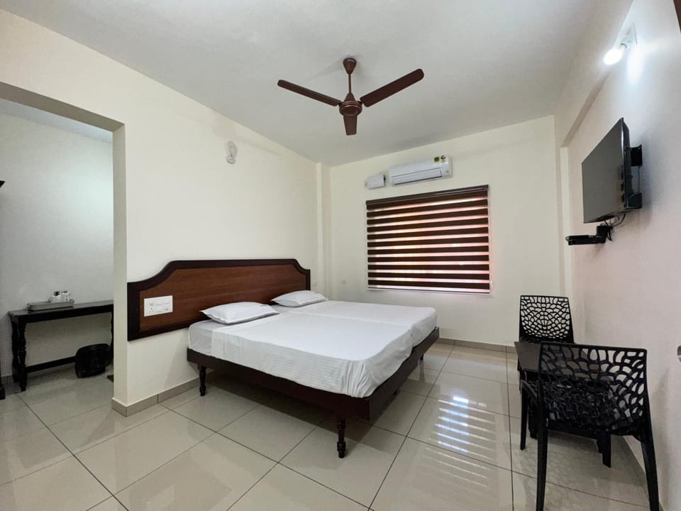 TV and multimedia, Photo of the whole room, Bedroom