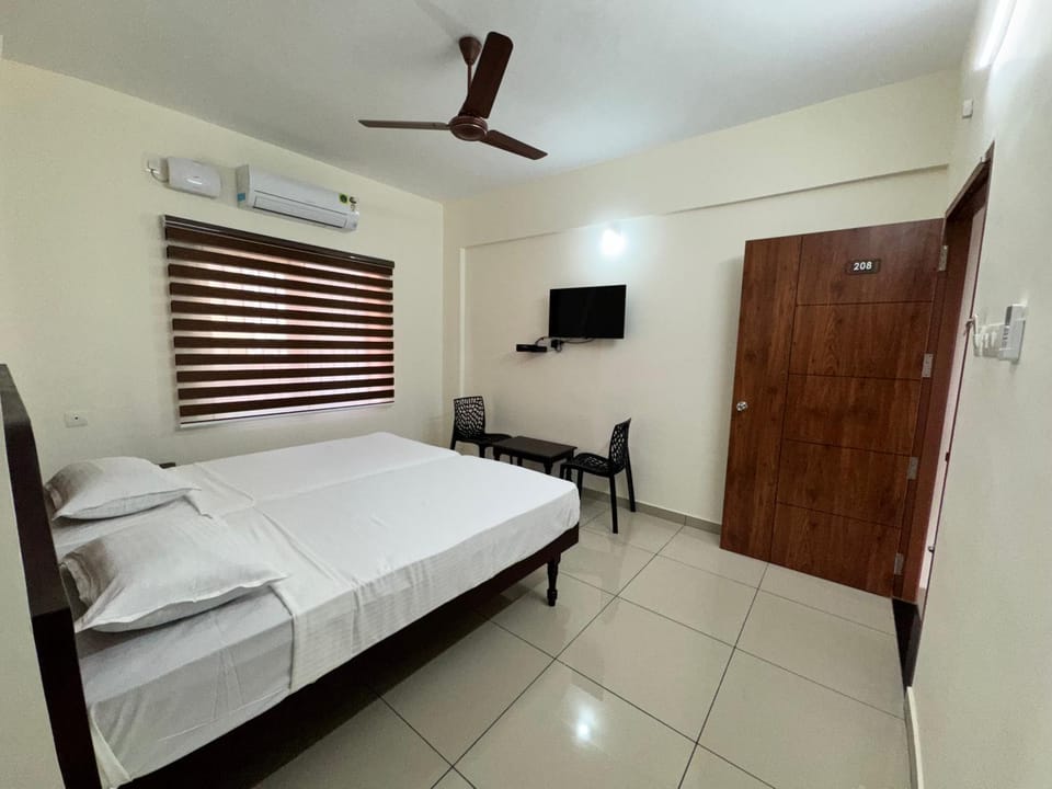 TV and multimedia, Photo of the whole room, Bedroom, air conditioner