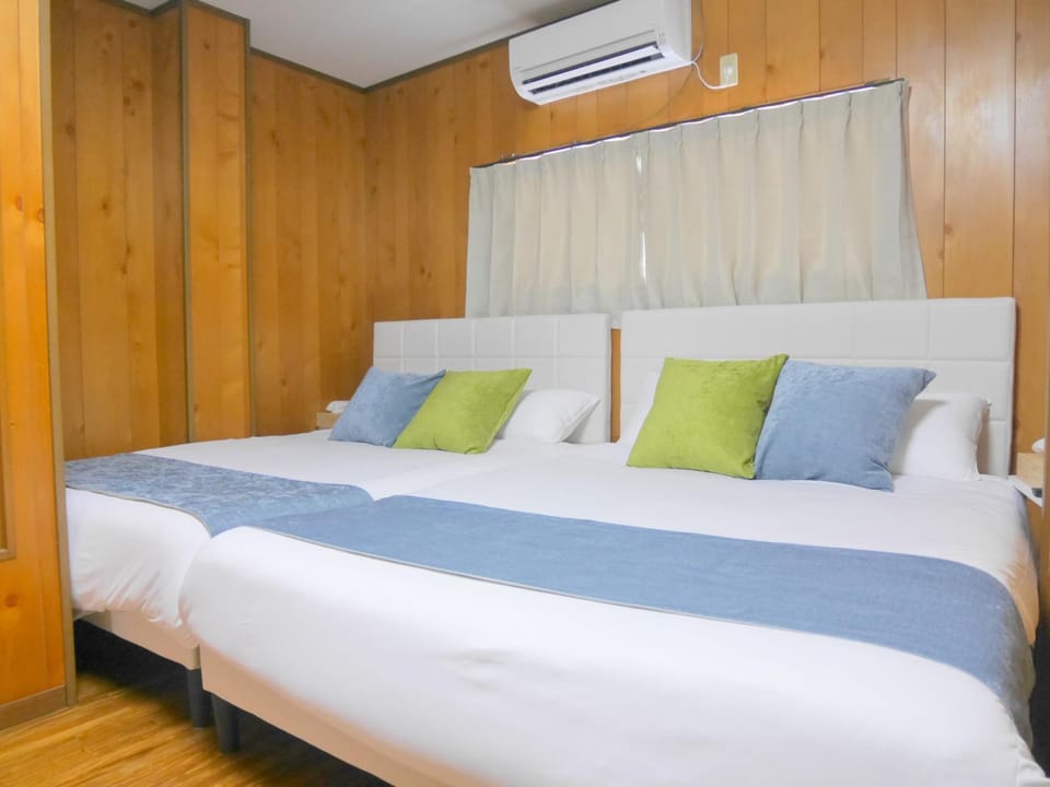 Bed, Bedroom, air conditioner