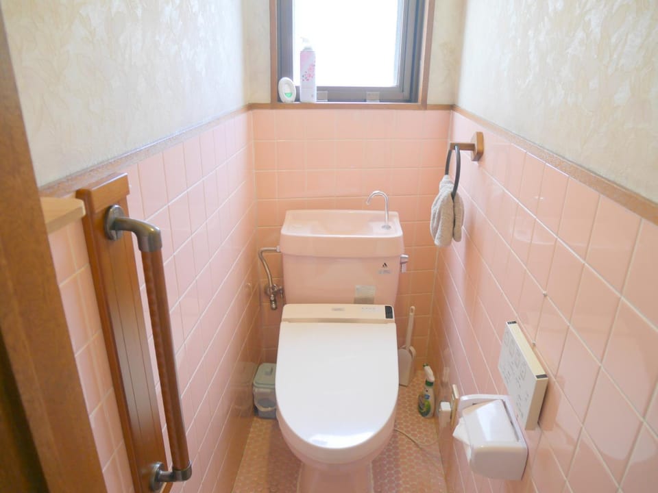 Toilet, bidet