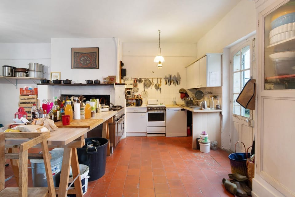 Kitchen or kitchenette, Living room