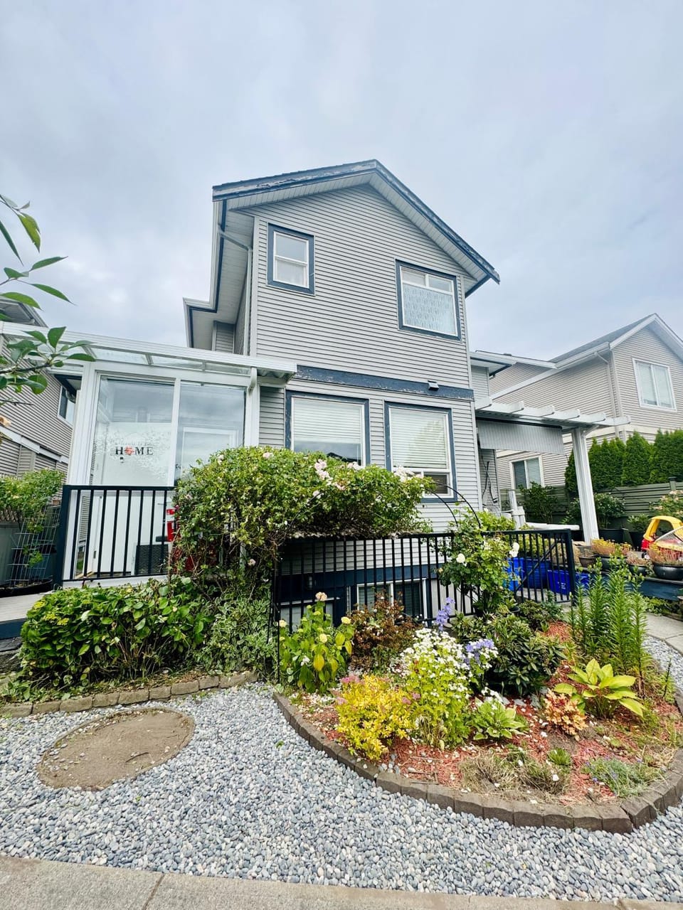 Charming 2-bedroom Basement Suite with Free Parking House in British Columbia