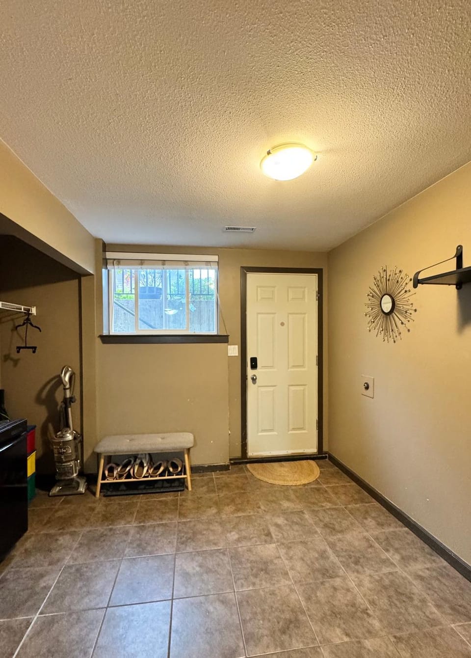 Charming 2-bedroom Basement Suite with Free Parking House in British Columbia