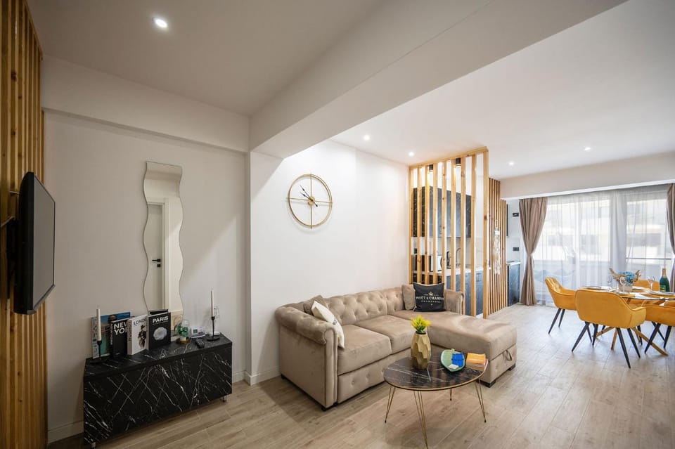 Raw Seaview Apartment in Infinity Pool&Spa-parking Apartment in Constanța County