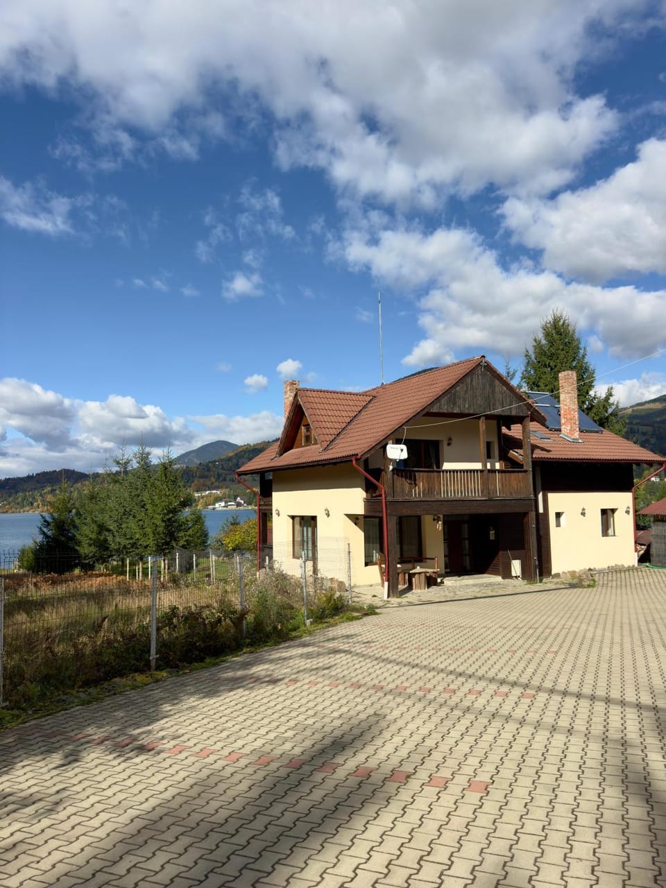 Pensiune Agroturistica Oglinda Lacului Farm Stay in Romania