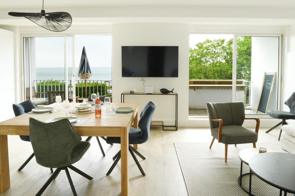 Living room, Sea view, Meals