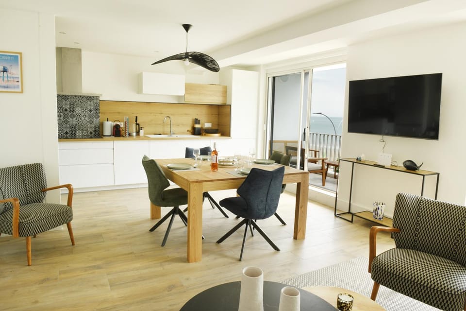 Kitchen or kitchenette, Living room, kitchen