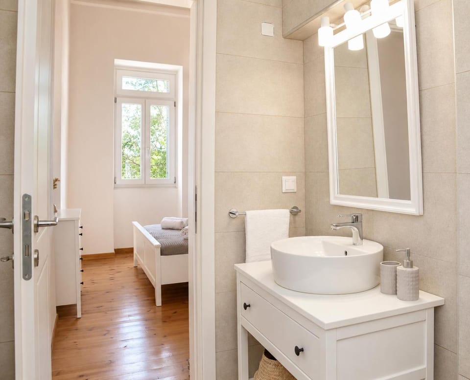 Toilet, Bed, Bathroom, Photo of the whole room, Bedroom