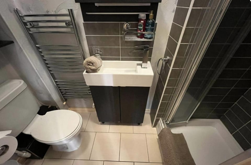 Shower, Toilet, Bathroom
