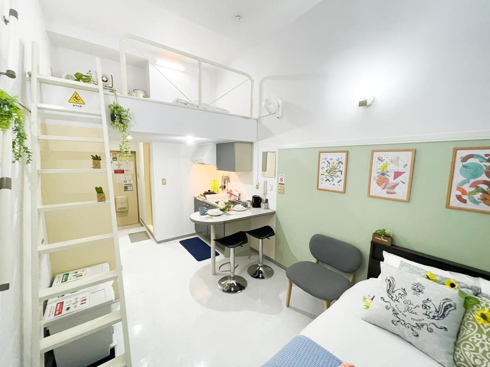 Bed, Kitchen or kitchenette, Living room, Photo of the whole room, Bedroom