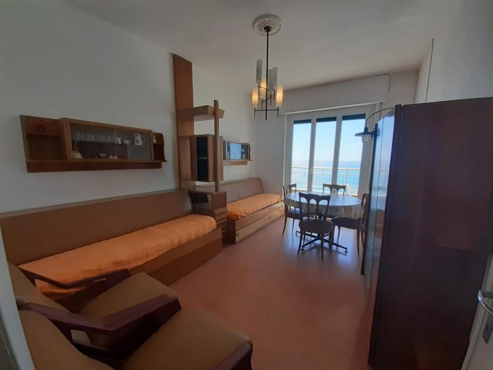 Living room, Dining area, River view, Sea view