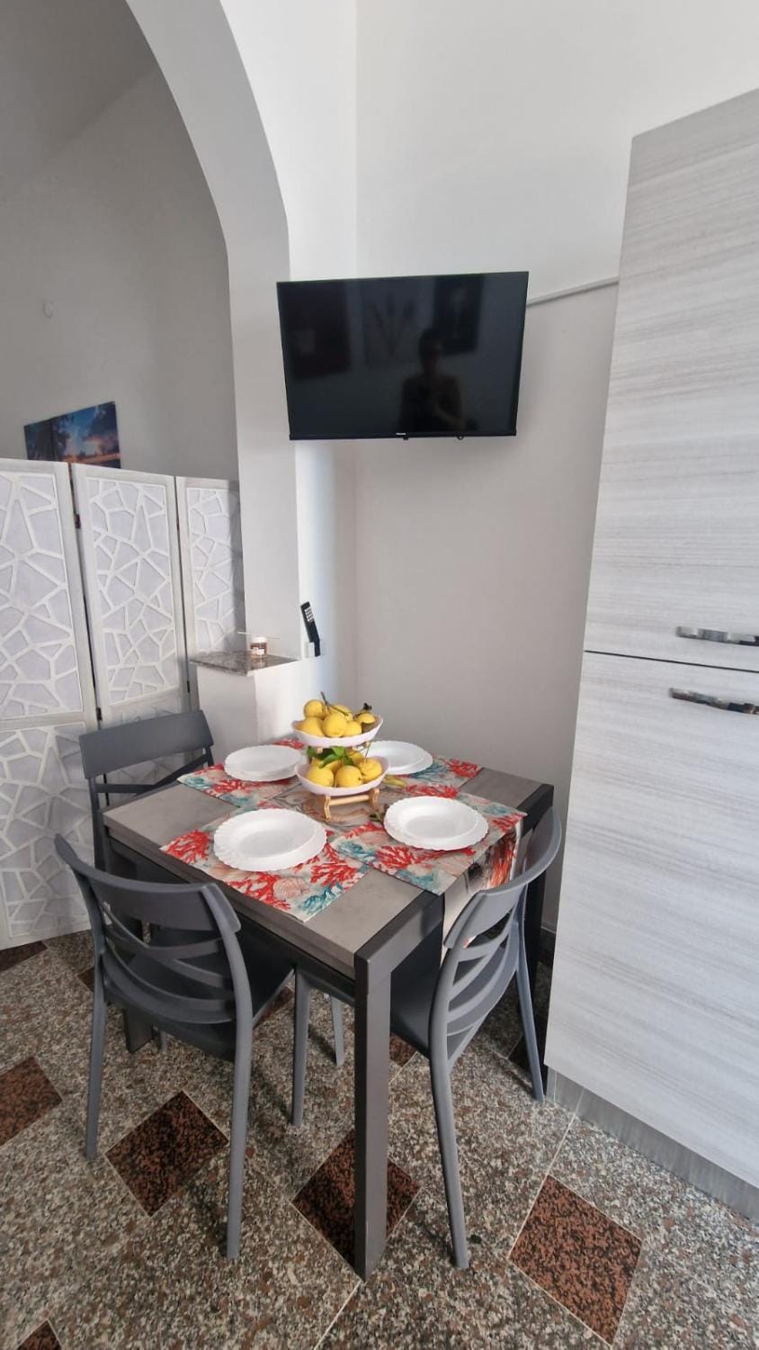 Communal lounge/ TV room, TV and multimedia, Kitchen or kitchenette, Living room, Food and drinks, Seating area, Dining area, Evening entertainment, Food, minibar, oven
