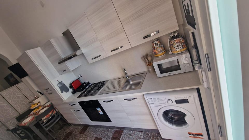 Coffee/tea facilities, Kitchen or kitchenette, dishwasher, minibar, oven, pet friendly, stove, toaster, washing machine, dryer