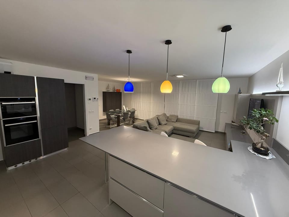 Kitchen or kitchenette, Living room, dishwasher, oven