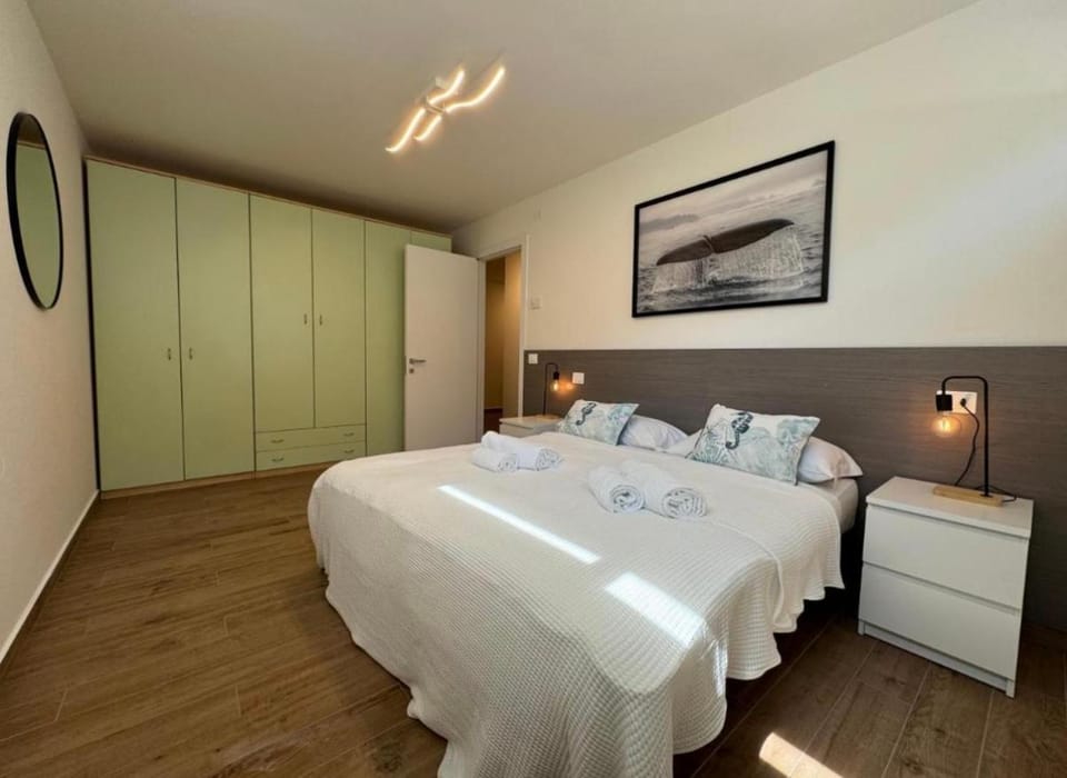 Bed, Photo of the whole room, Bedroom, towels, wardrobe