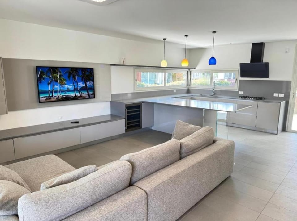 Communal lounge/ TV room, TV and multimedia, Kitchen or kitchenette, Living room, Seating area, Dining area, oven, pet friendly