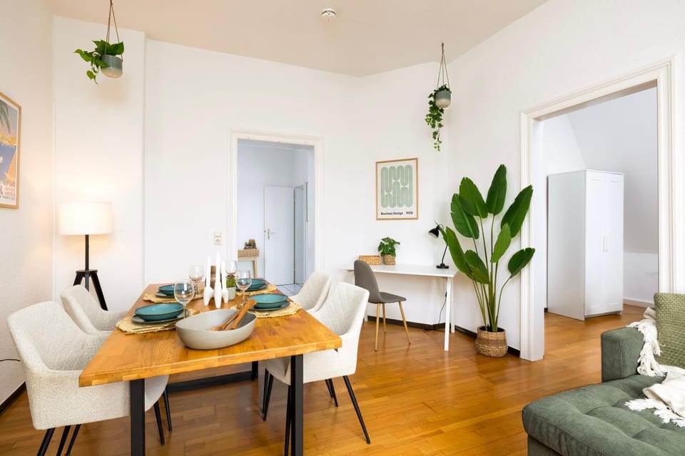 Living room, Seating area, Dining area