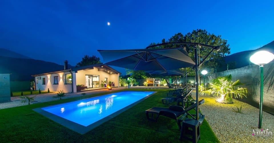 Property building, Garden view, Pool view, Swimming pool, sunbed