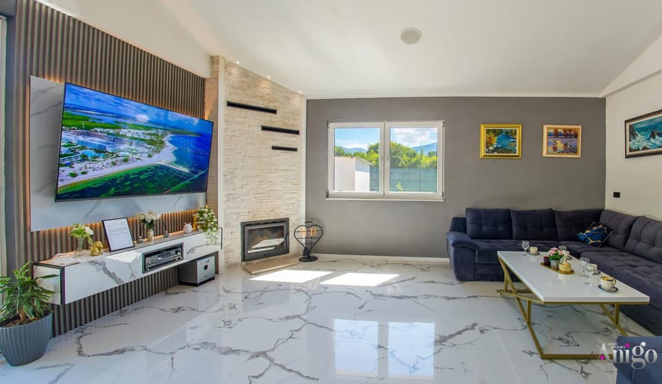 TV and multimedia, Living room, Seating area