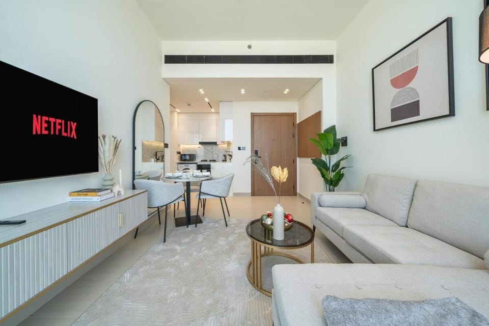 Comfortable 1-Bedroom Getaway Binghatti House Apartment in Dubai