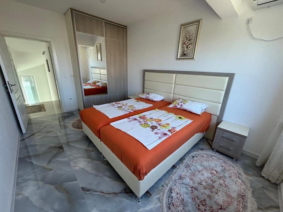 Bed, Photo of the whole room, Bedroom, wardrobe, air conditioner