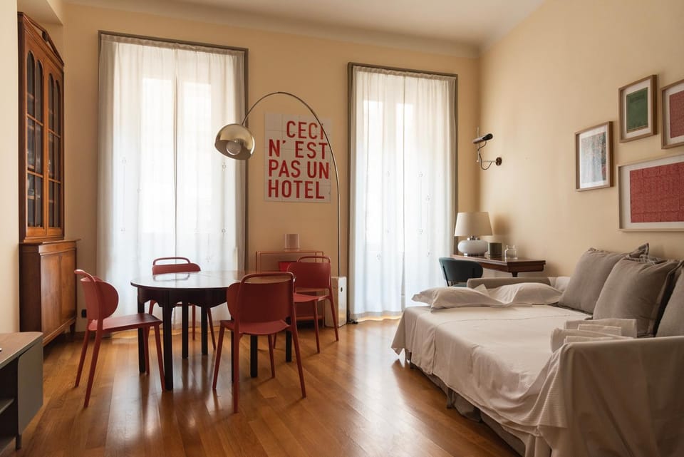 Living room, Photo of the whole room